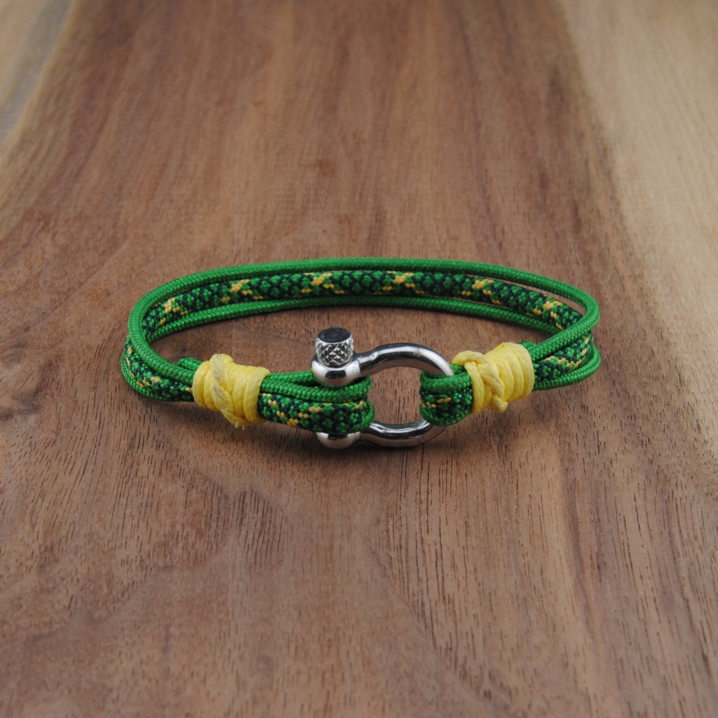Da Honu - Green Turtle Shell Paracord Bracelet with Polished Stainless D-Shackle w/ Crown